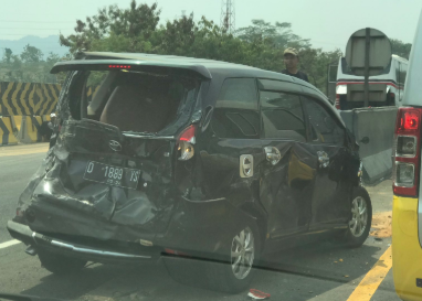 Kecelakaan Beruntun di Tol Cipularang Libatkan 20 Kendaraan