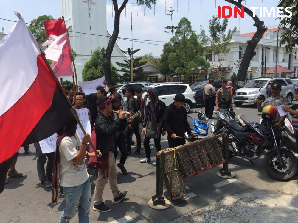 Polemik Wisata Halal Danau Toba, Mahasiswa Demo ke Kantor Gubernur