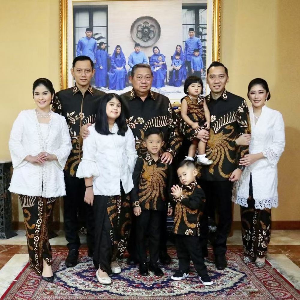 9 Gaya Kebaya Berkelas ala Annisa Yudhoyono, Anggun Ala Ningrat!