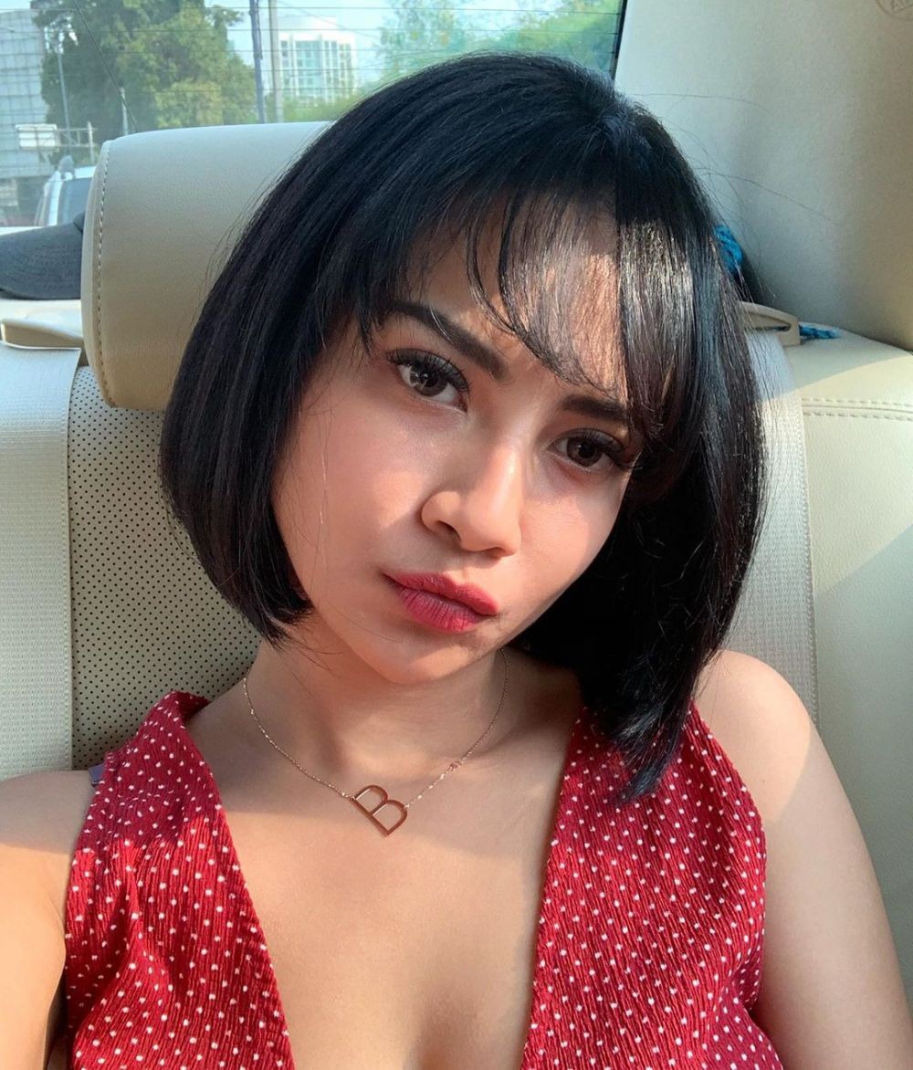 Mengintip 8 Potongan Rambut Pendek Ala Vanessa Angel Idn