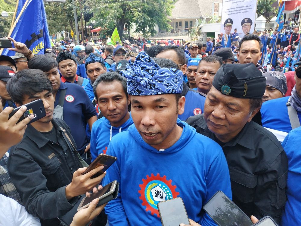 Harga BBM Subsidi Naik, 4 Tuntutan Buruh Jabar ke Jokowi