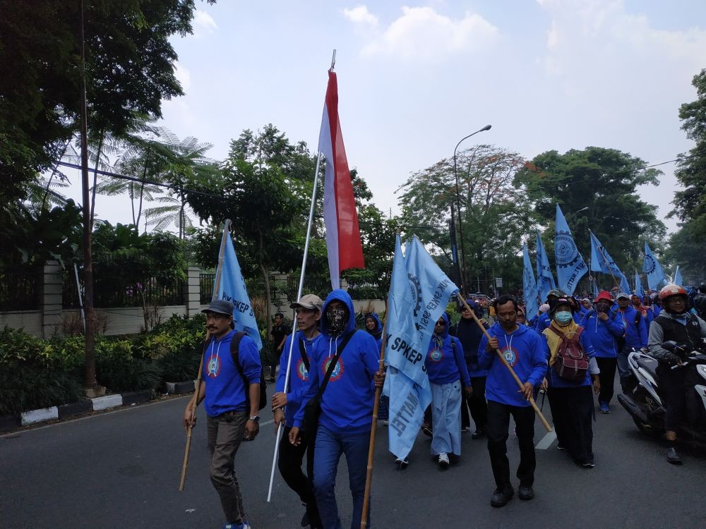 Tolak Kepmen Soal Tenaga Kerja Asing, Buruh Demo di Gedung DPRD Jabar