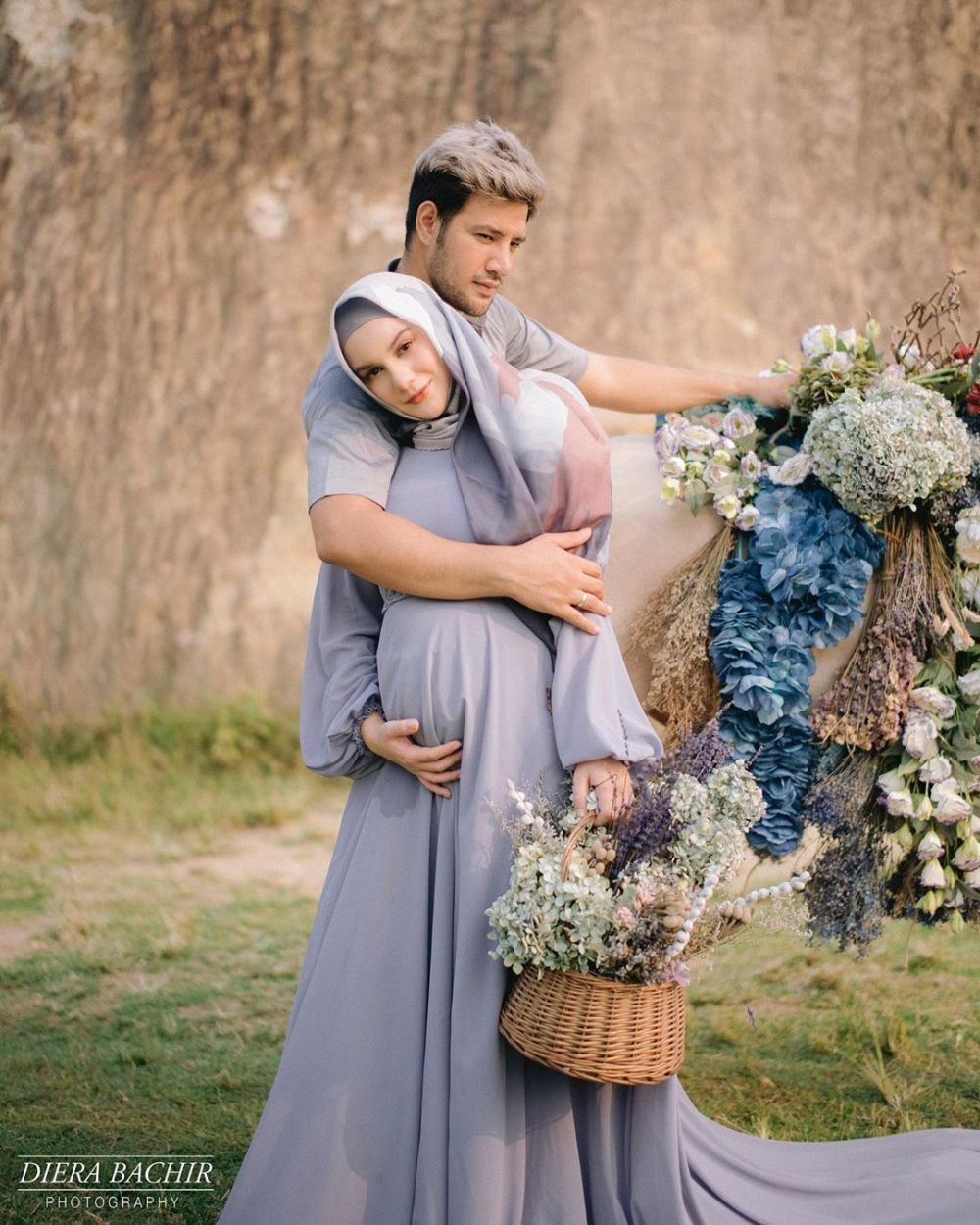 Bareng Kuda, 10 Pose Maternity Shoot Irish Bella dan Ammar Zoni