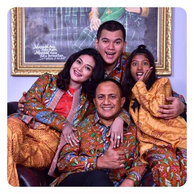 Anniversary Ke-6, Ini 10 Potret Bahagia Bella Saphira & Sang Suami