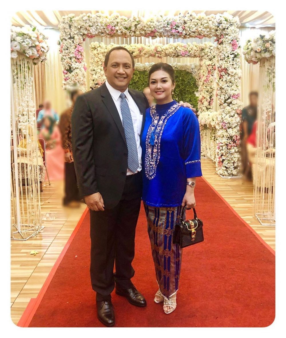 Anniversary Ke-6, Ini 10 Potret Bahagia Bella Saphira & Sang Suami