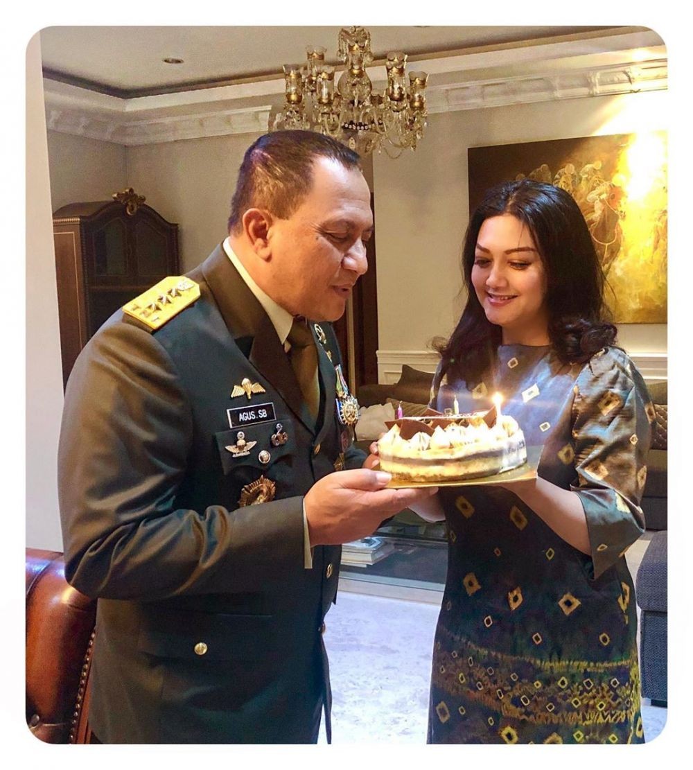 Anniversary Ke-6, Ini 10 Potret Bahagia Bella Saphira & Sang Suami