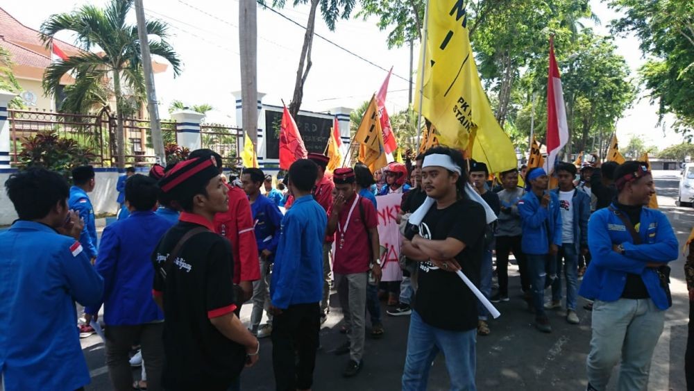 Mahasiswa Sampang Demo, Tolak Kenaikan BPJS