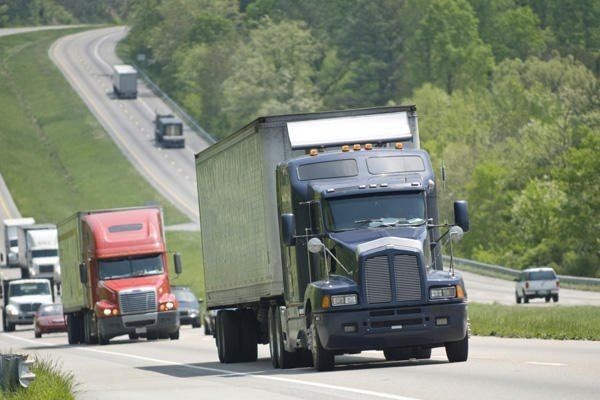 Tips Menyalip Truk dan Bus Saat Mudik, Jangan Asal Gaspol