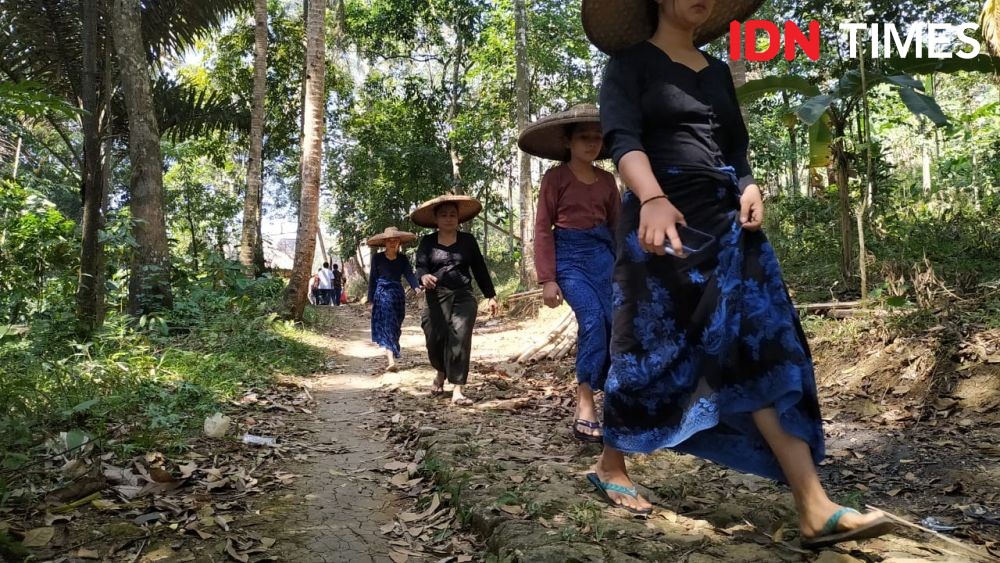 Warga Baduy Jalan Puluhan Km demi Silaturahmi ke Bupati dan Gubernur