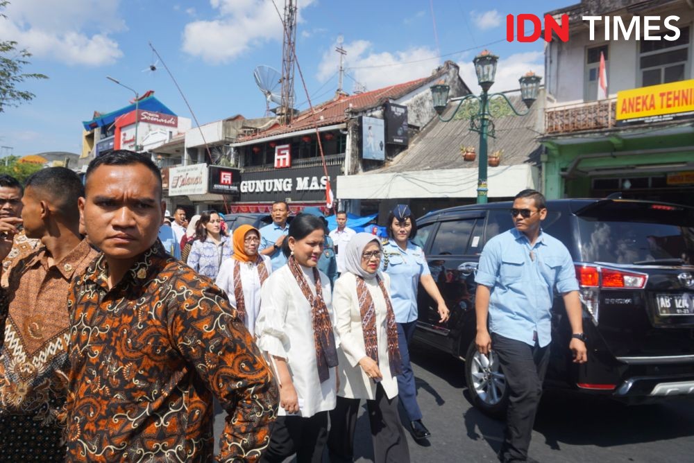 Belanja Busana Batik di Pasar Beringharjo, Iriana Jokowi Dapat Diskon