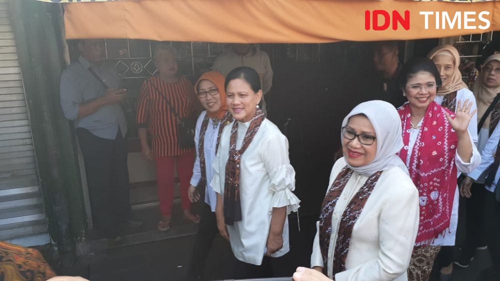 Belanja Busana Batik di Pasar Beringharjo, Iriana Jokowi Dapat Diskon