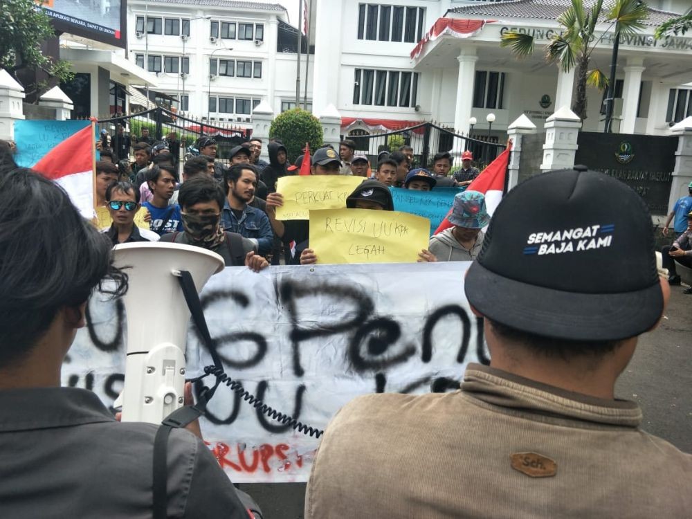 Sekelompok Masyarakat di Bandung Dukung Revisi UU KPK