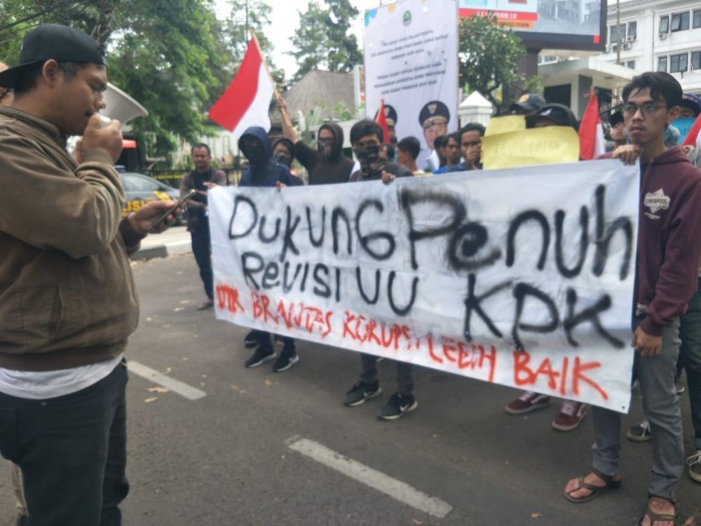 Sekelompok Masyarakat di Bandung Dukung Revisi UU KPK