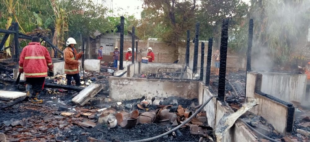 Lupa Matikan Obat Nyamuk, Dua Rumah di Bojonegoro Terbakar  