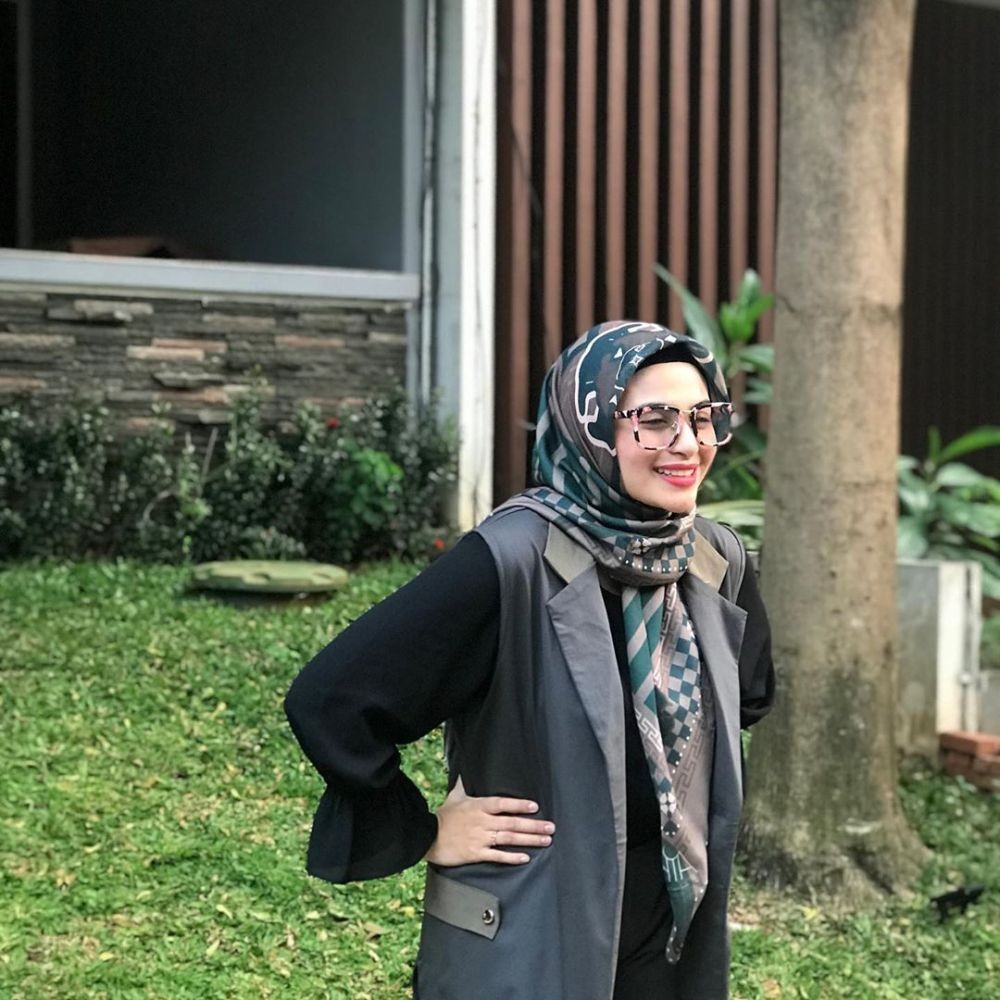 Unggah Foto Tanpa Hijab, 10 Potret Asha Shara yang Selalu Tampil Modis