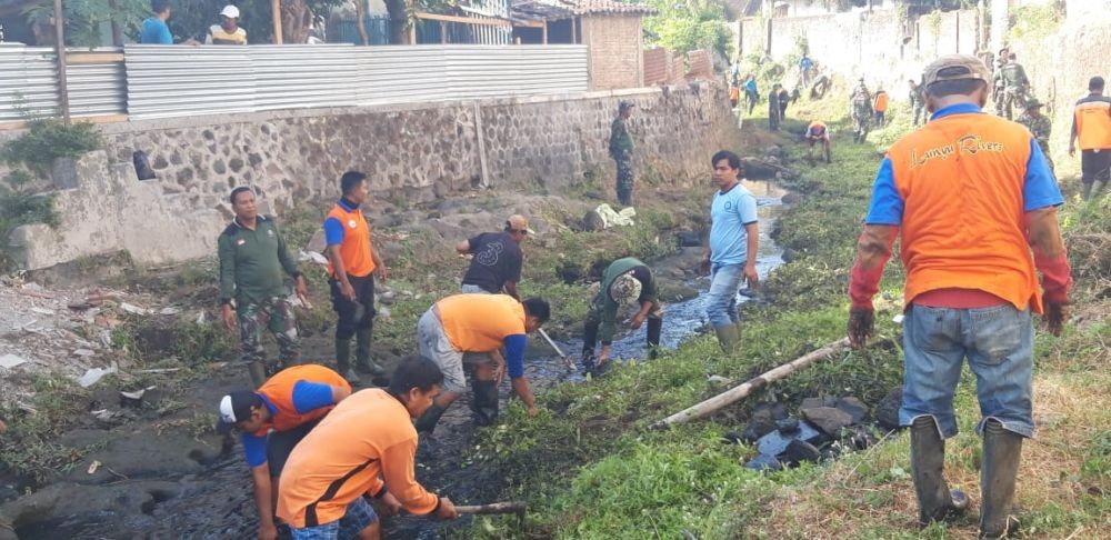 Antisipasi Banjir, Warga Klaten Gotong Royong Bersihkan Sungai