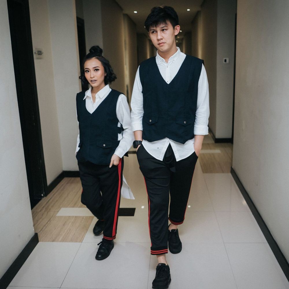 Inilah 10 Inspirasi OOTD Couple Hits ala Rinni Wulandari & Jevin Julian