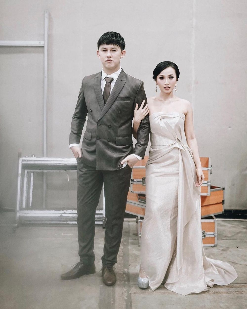 Inilah 10 Inspirasi OOTD Couple Hits ala Rinni Wulandari & Jevin Julian