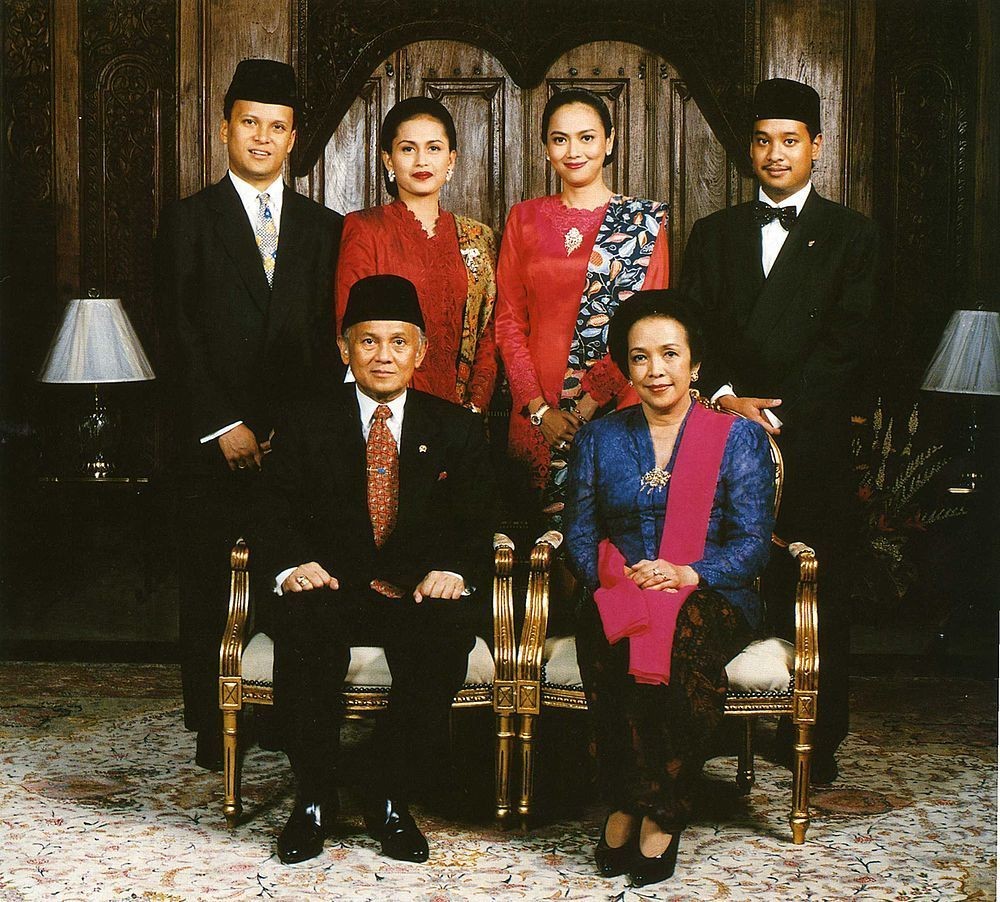 Inspiratif Banget Nama Anak  anak  BJ  Habibie  yang Kental 