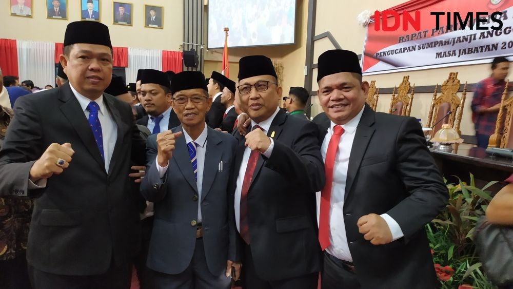 Resmi Dilantik, DPRD Kota Makassar Dipimpin Ketua Sementara