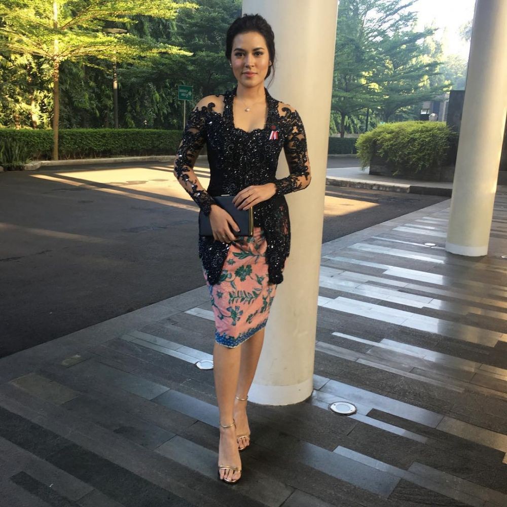 9 Inspirasi Style Kebaya ala Raisa, Bikin Aura Makin Terpancar