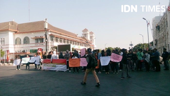 'Mama Jadul KPK', Massa Pendukung Revisi UU KPK di Yogyakarta