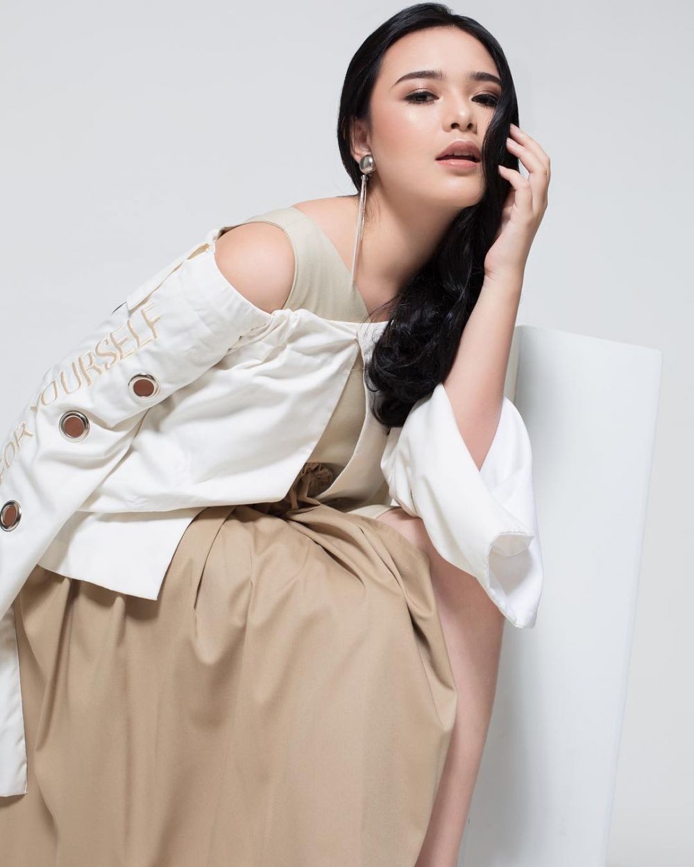 7 Ide Style Feminin ala Amanda Manopo, Inspirasi Cerdas Tampil Dewasa!