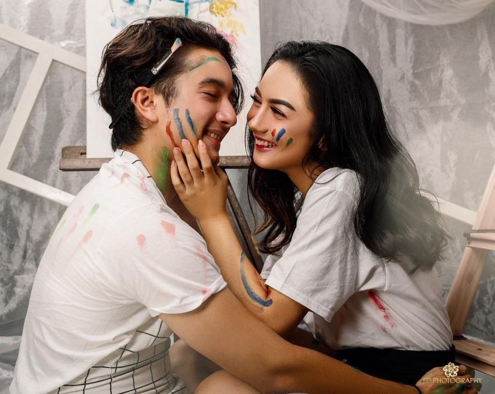 Bak Prewedding! 9 Gaya Mesra Pemotretan Pasangan Selebriti