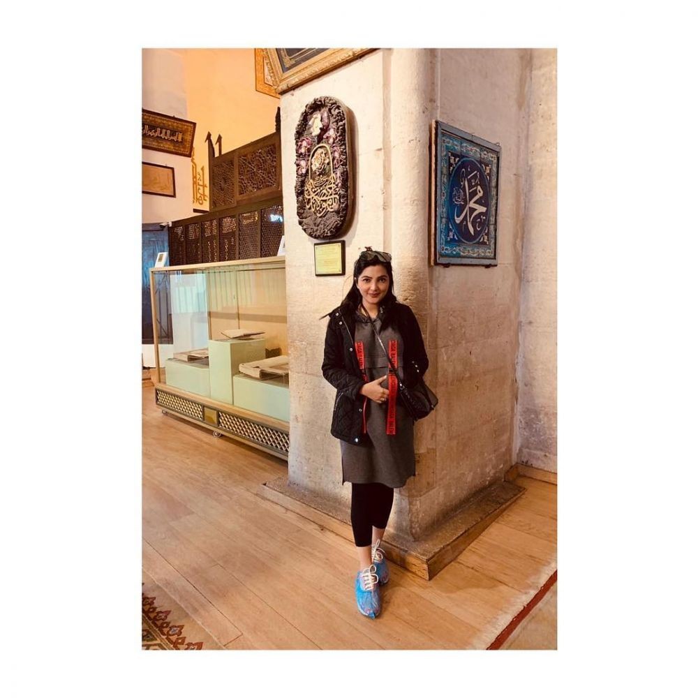 10 OOTD Liburan ala Ashanty, Cocok untuk Mama Millennial!
