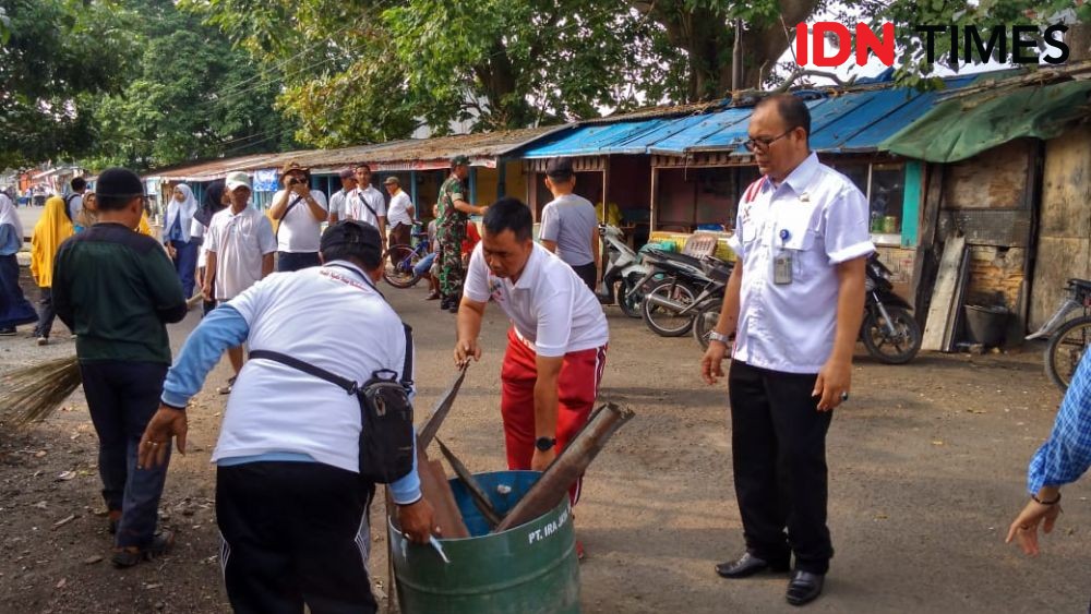 Indonesia Penghasil Sampah No 5 Dunia, KSOP Bersihkan Sampah di Pantai
