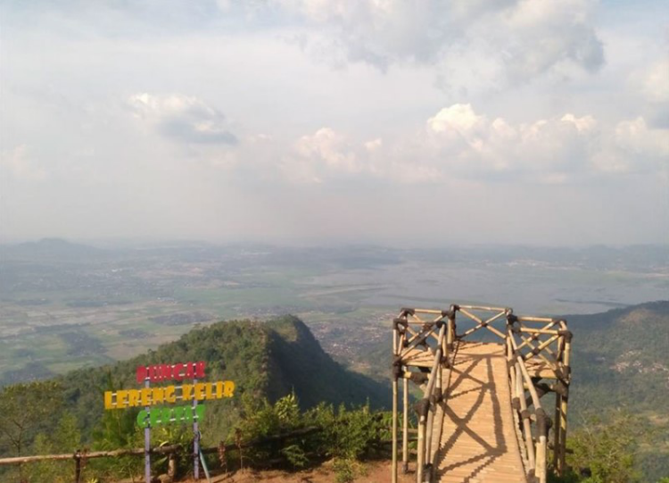 Menikmati Keindahan Alam Di Gardu Pandang Lereng Kelir Semarang