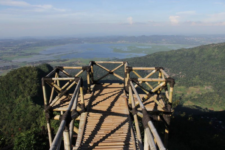 Menikmati Keindahan Alam di Gardu Pandang Lereng Kelir Semarang