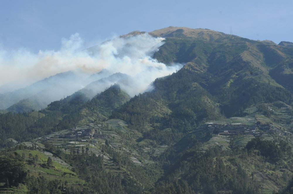 Asap Kebakaran TPA Jatibarang Merembet ke Kampung, Warga Manyaran Batuk dan Nyeri