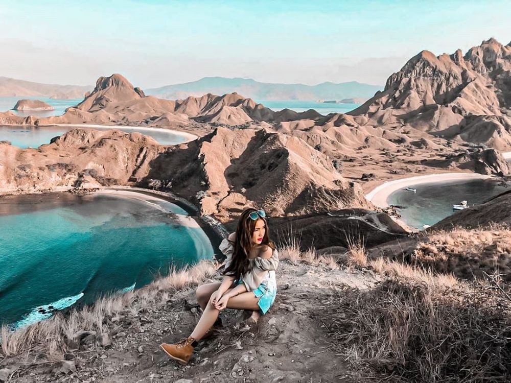 Memikat, 10 Potret Liburan Ayu Ting Ting Naik Kapal ke Labuan Bajo