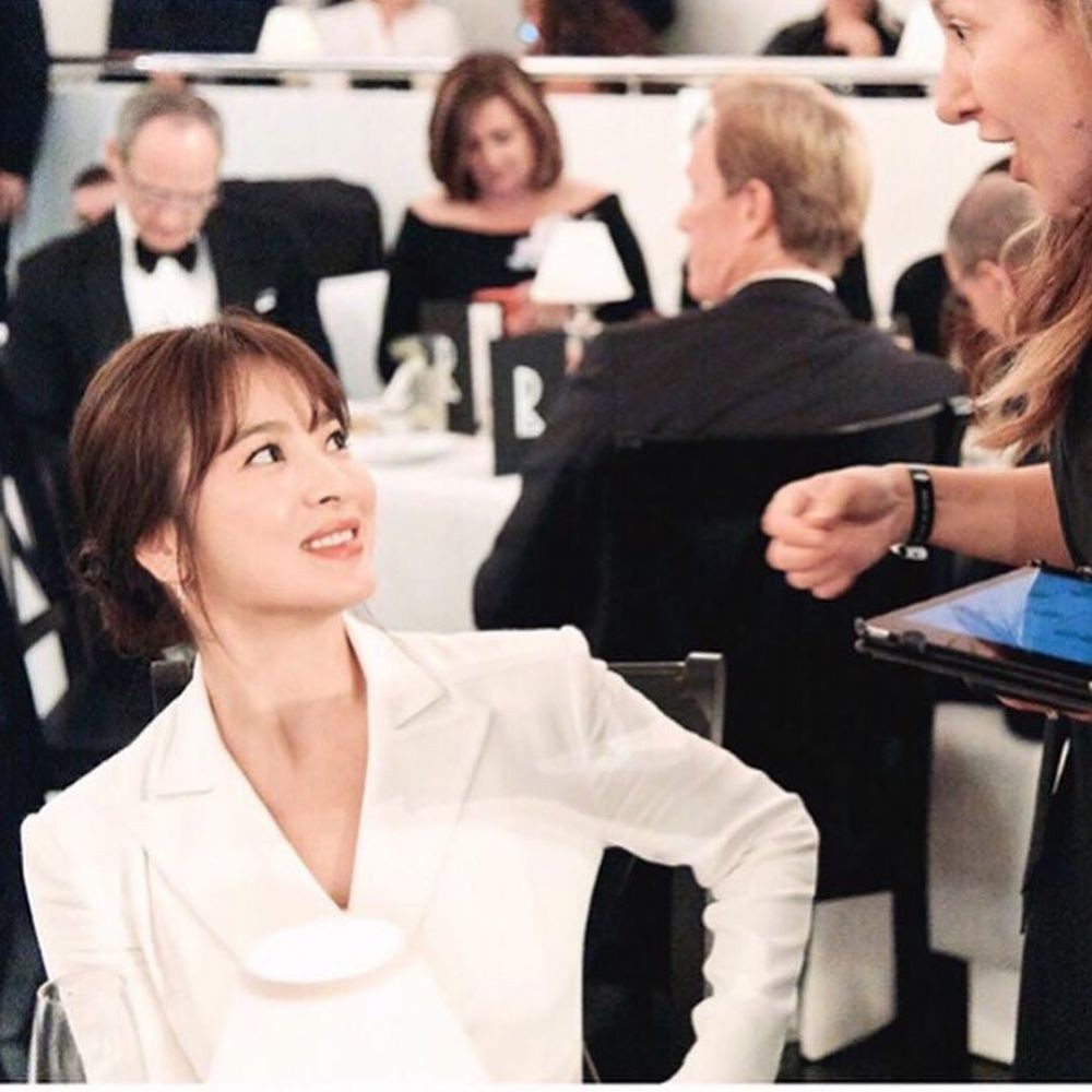10 Potret Memesona Song Hye Kyo di New York Fashion Week