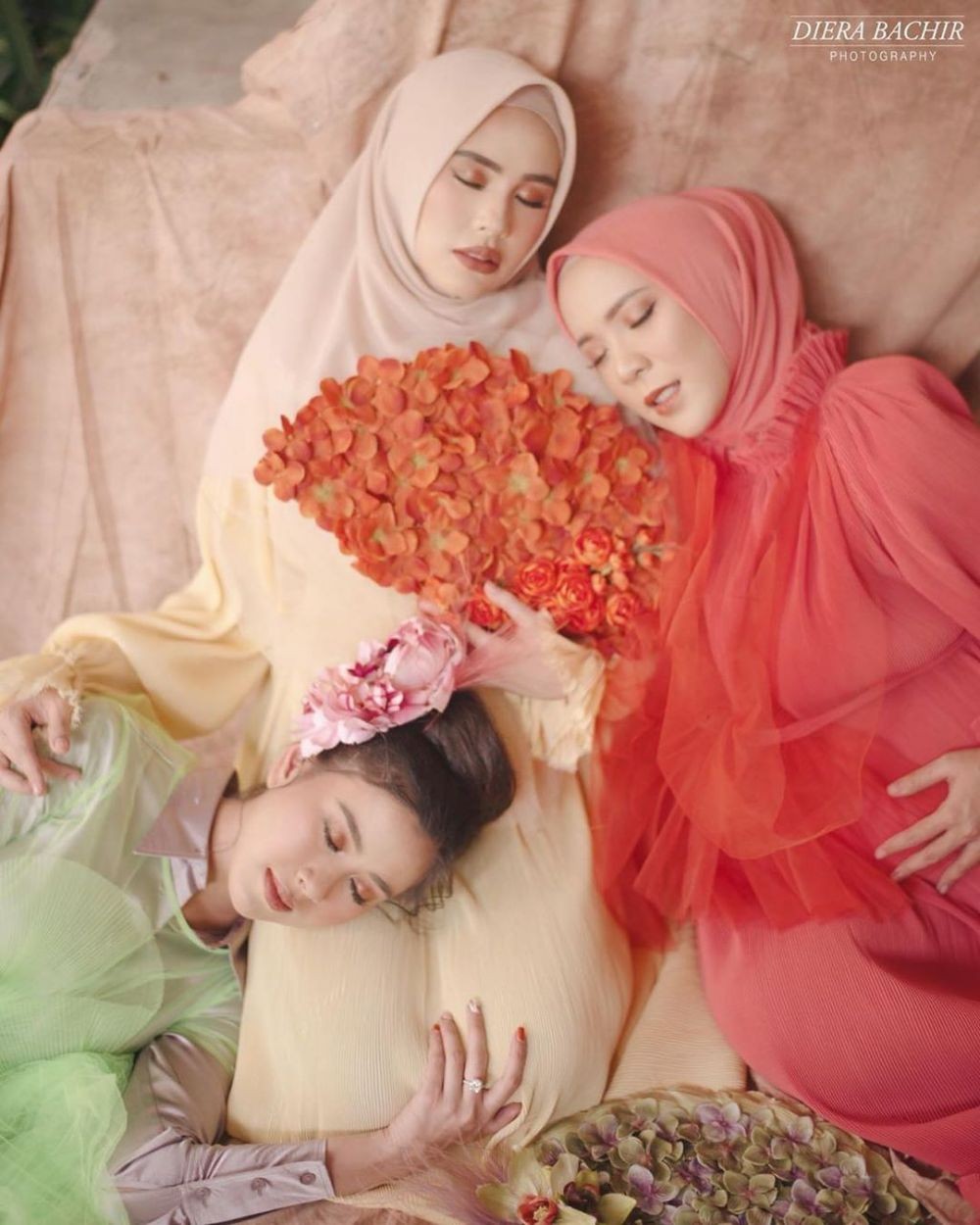 10 Foto Kehamilan Kartika Putri yang Anggun!