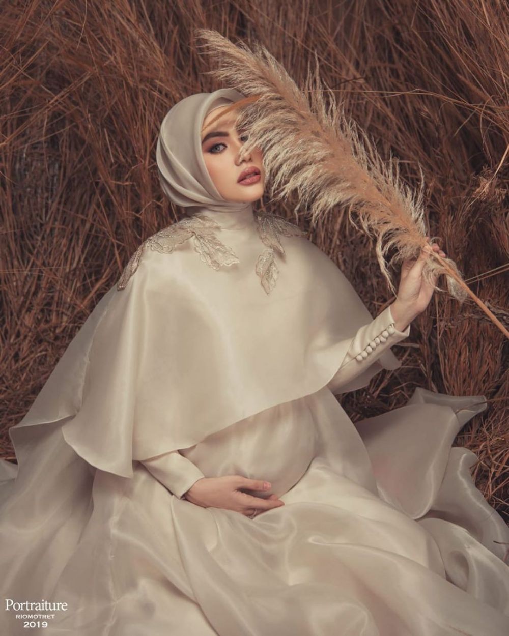 10 Foto Kehamilan Kartika Putri yang Anggun!