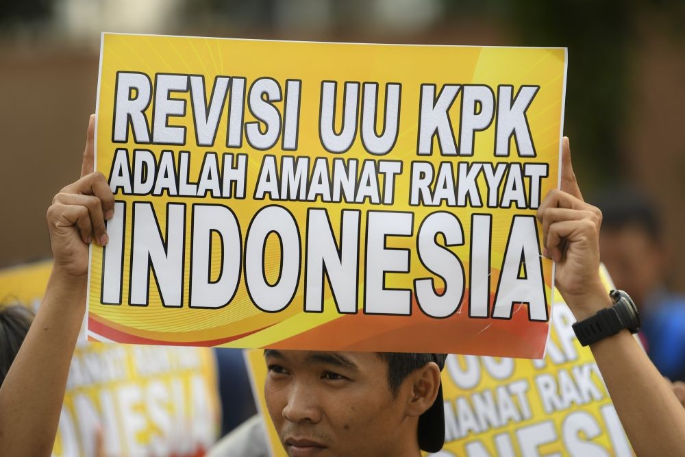 Kemelut Revisi UU KPK, Mahfud MD Pilih Jalan Tengah 
