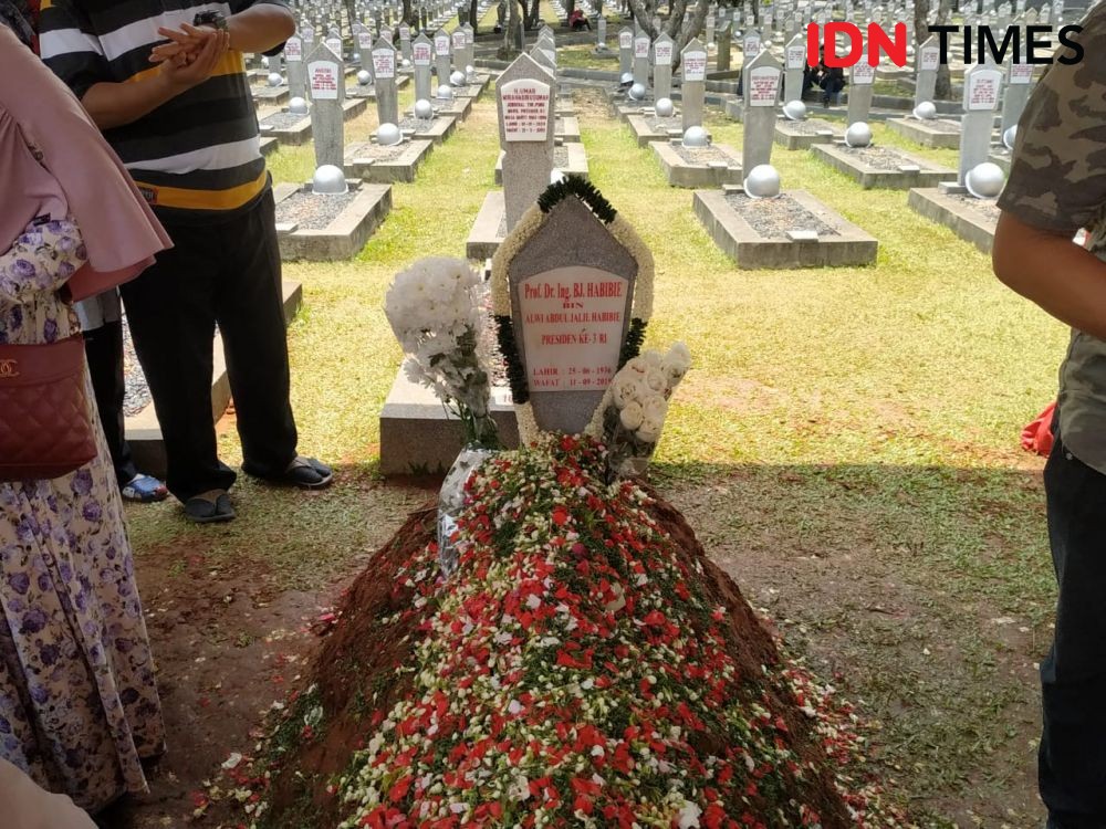 Pusara Jadi Tempat Selfie, Ini Tata Krama Berziarah ke Makam Habibie
