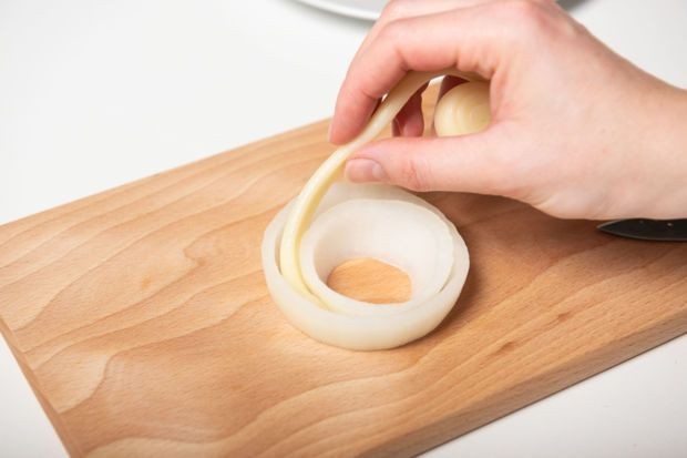 Bisa untuk Camilan Saat Nonton Lho! Ini Resep Onion Ring Mozarella