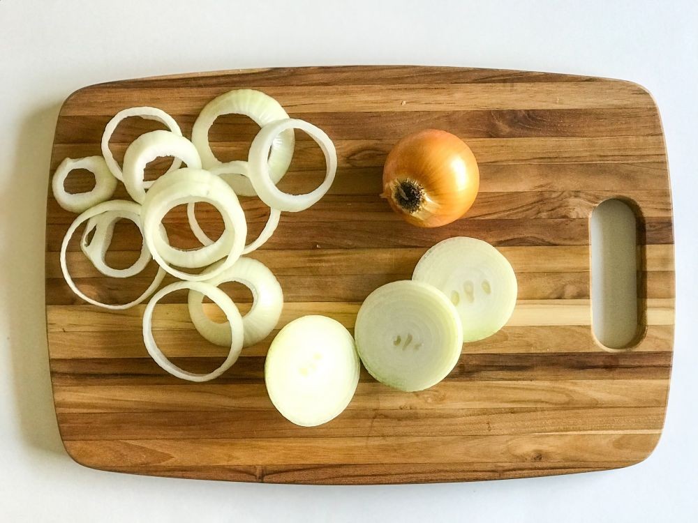Bisa untuk Camilan Saat Nonton Lho! Ini Resep Onion Ring Mozarella