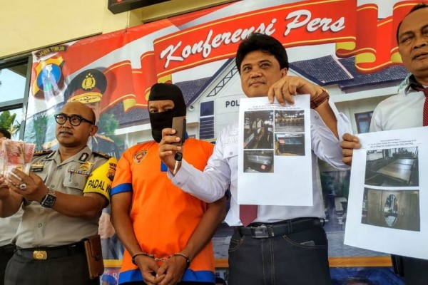 Berdalih Butuh Uang, Pria Ini Sasar Barang Antik di Dalam Rumah Kosong