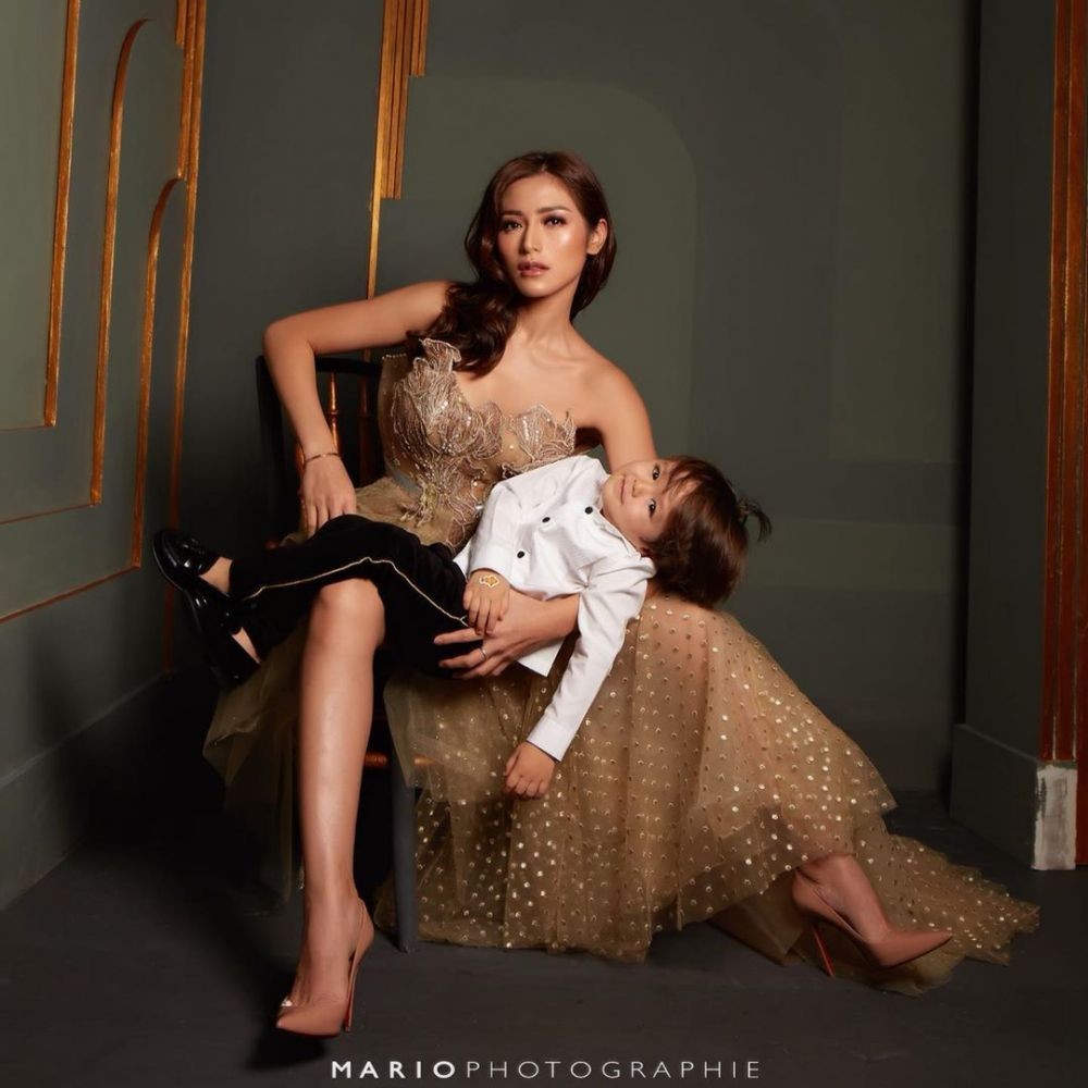 Intip 10 Gaya Kebaya Jessica Iskandar, Mewah ala Bangsawan