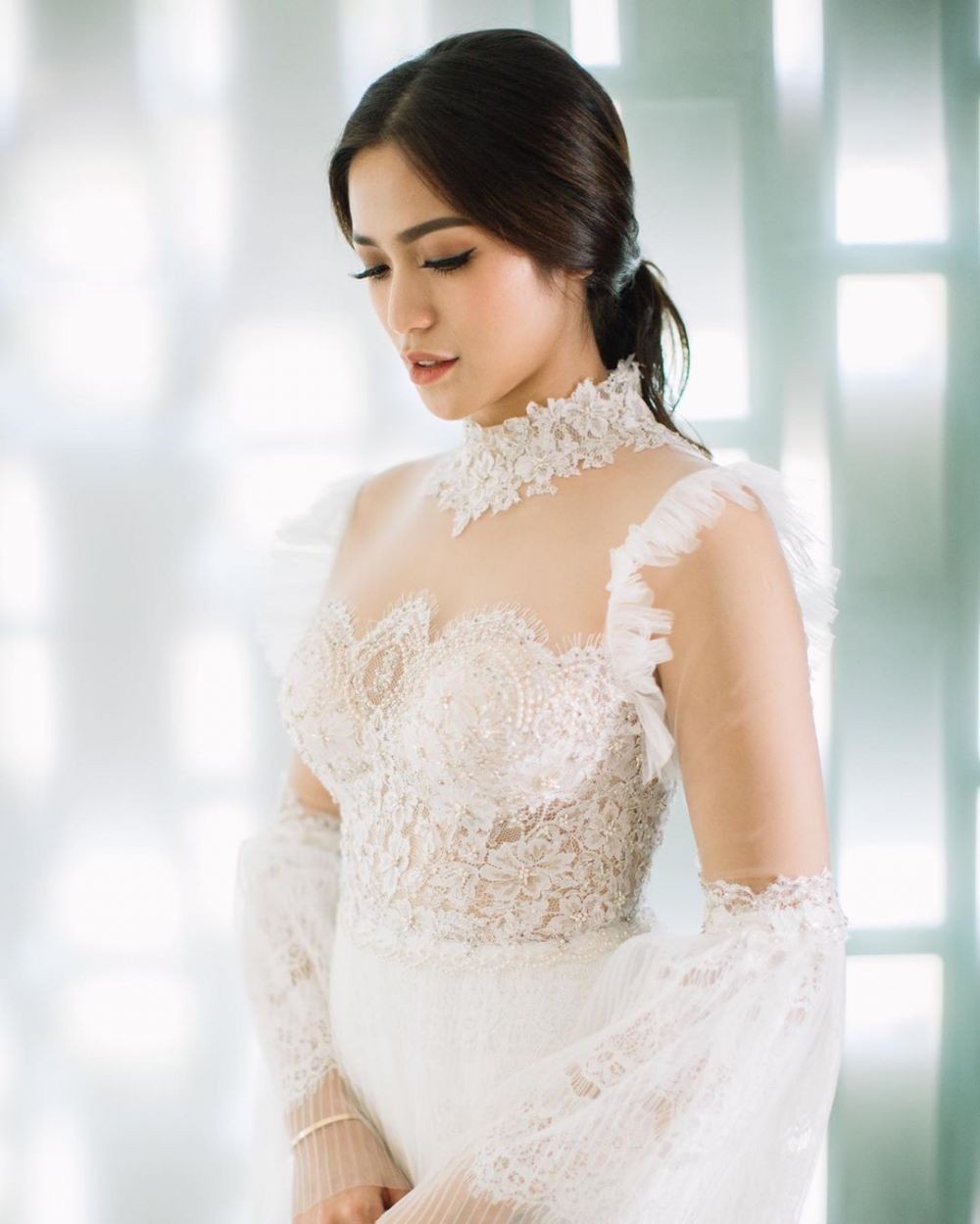 Intip 10 Gaya Kebaya Jessica Iskandar, Mewah ala Bangsawan