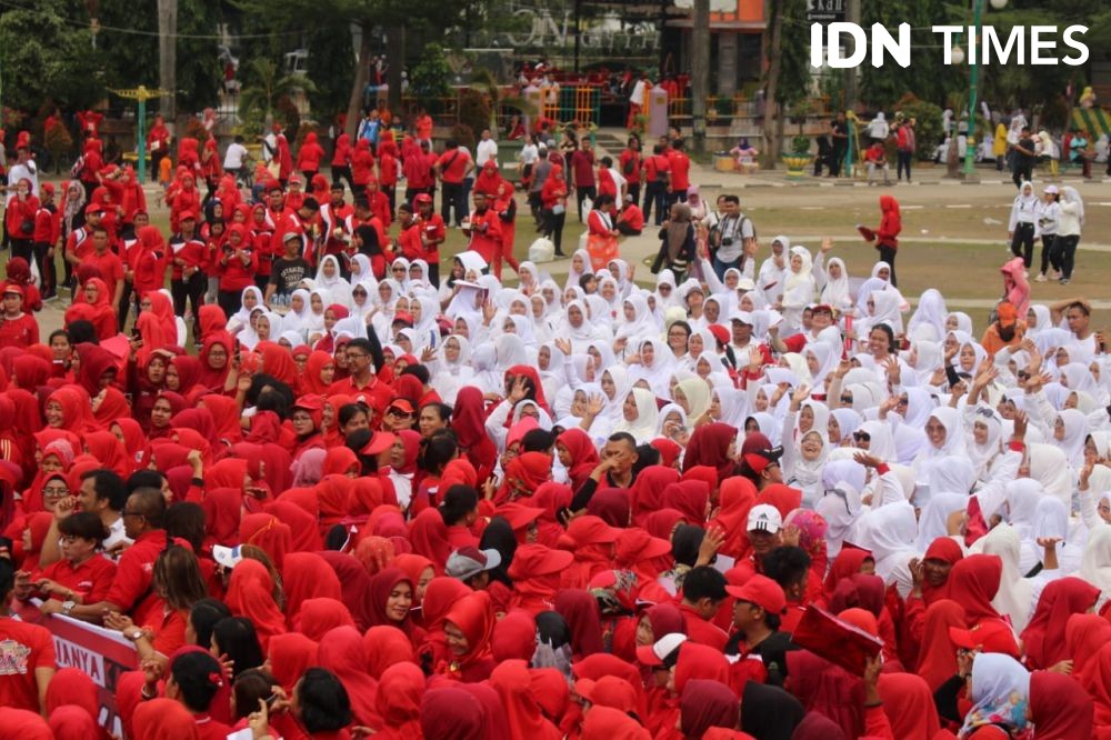 Ribuan Warga Kota Medan Ikut Tarian Ahooi di Lapangan Merdeka Medan 