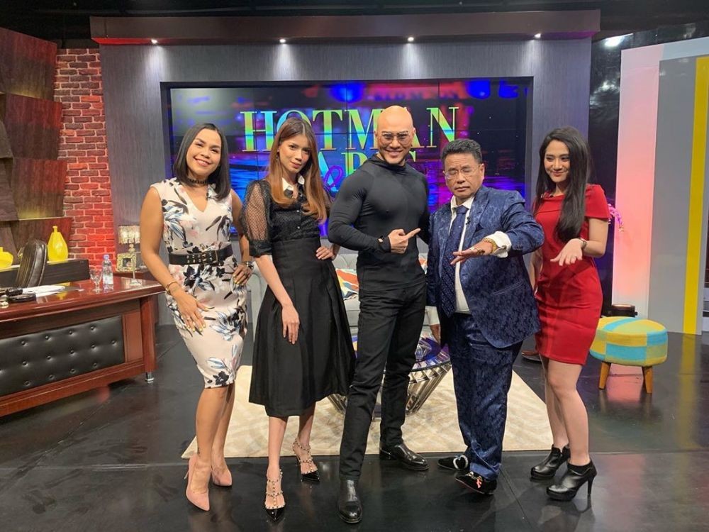 Jadi Nge-Host Bareng, 10 Potret Kompak Melaney Ricardo & Hotman Paris