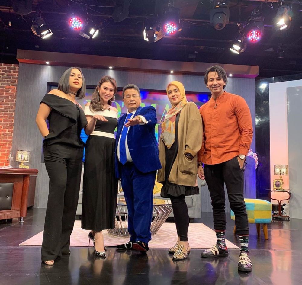 Jadi Nge-Host Bareng, 10 Potret Kompak Melaney Ricardo & Hotman Paris