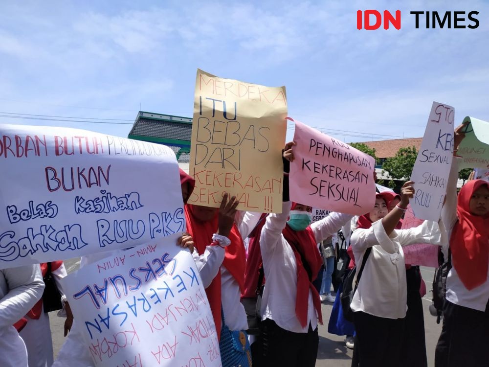 Aksi Serentak Desak Pengesahan RUU PKS Digelar di Depan DPRD Jatim