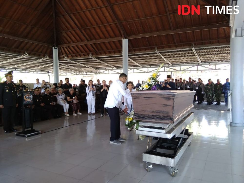 [FOTO] Suasana Haru Prosesi Kremasi Aktivis HAM HS Dillon