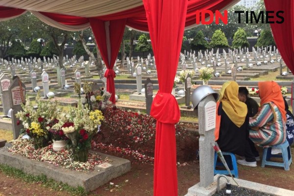 Pusara Jadi Tempat Selfie, Ini Tata Krama Berziarah ke Makam Habibie